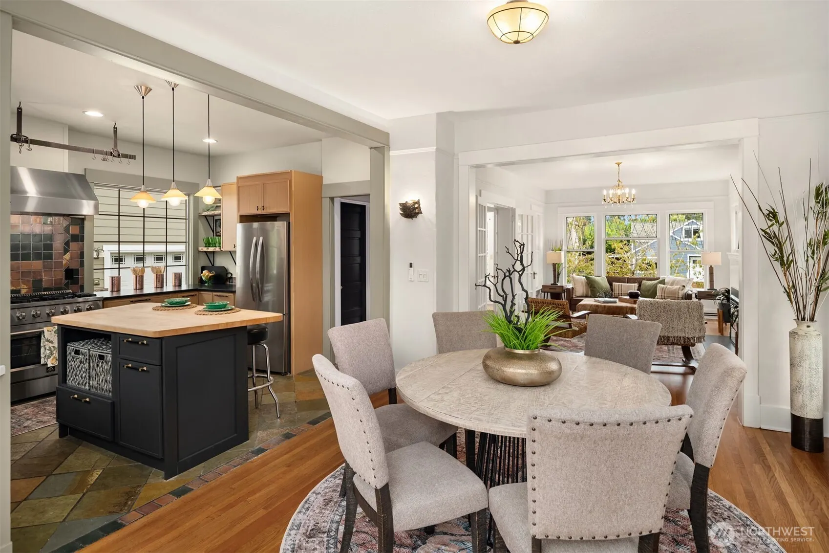 311 W Smith Street , Seattle, WA 98119-2322