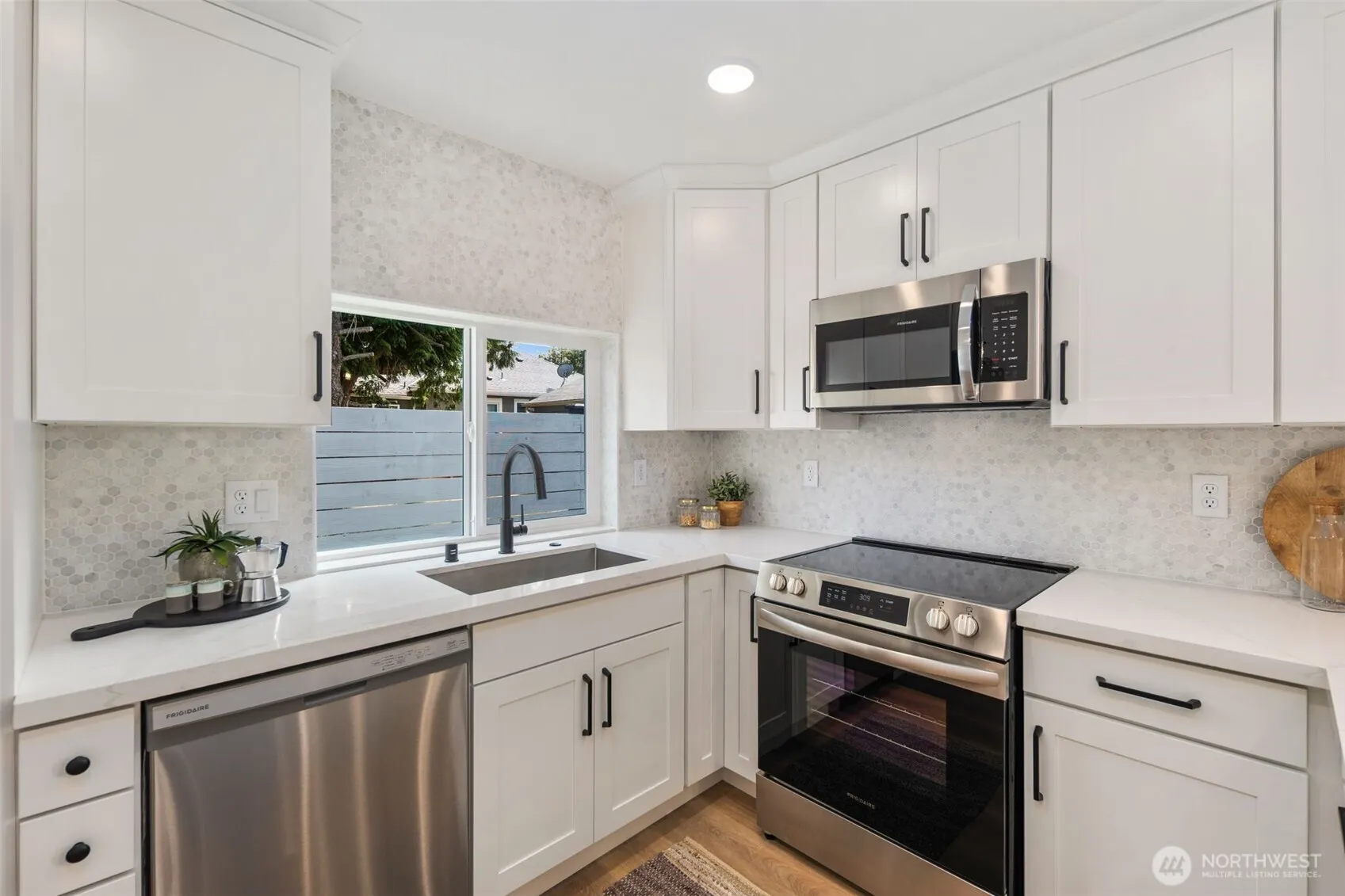 820 S Sullivan Street , Seattle, WA 98108