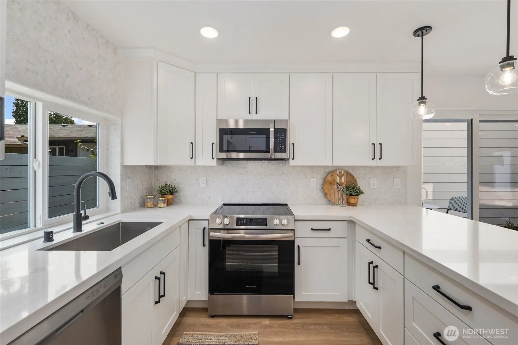 820 S Sullivan Street , Seattle, WA 98108