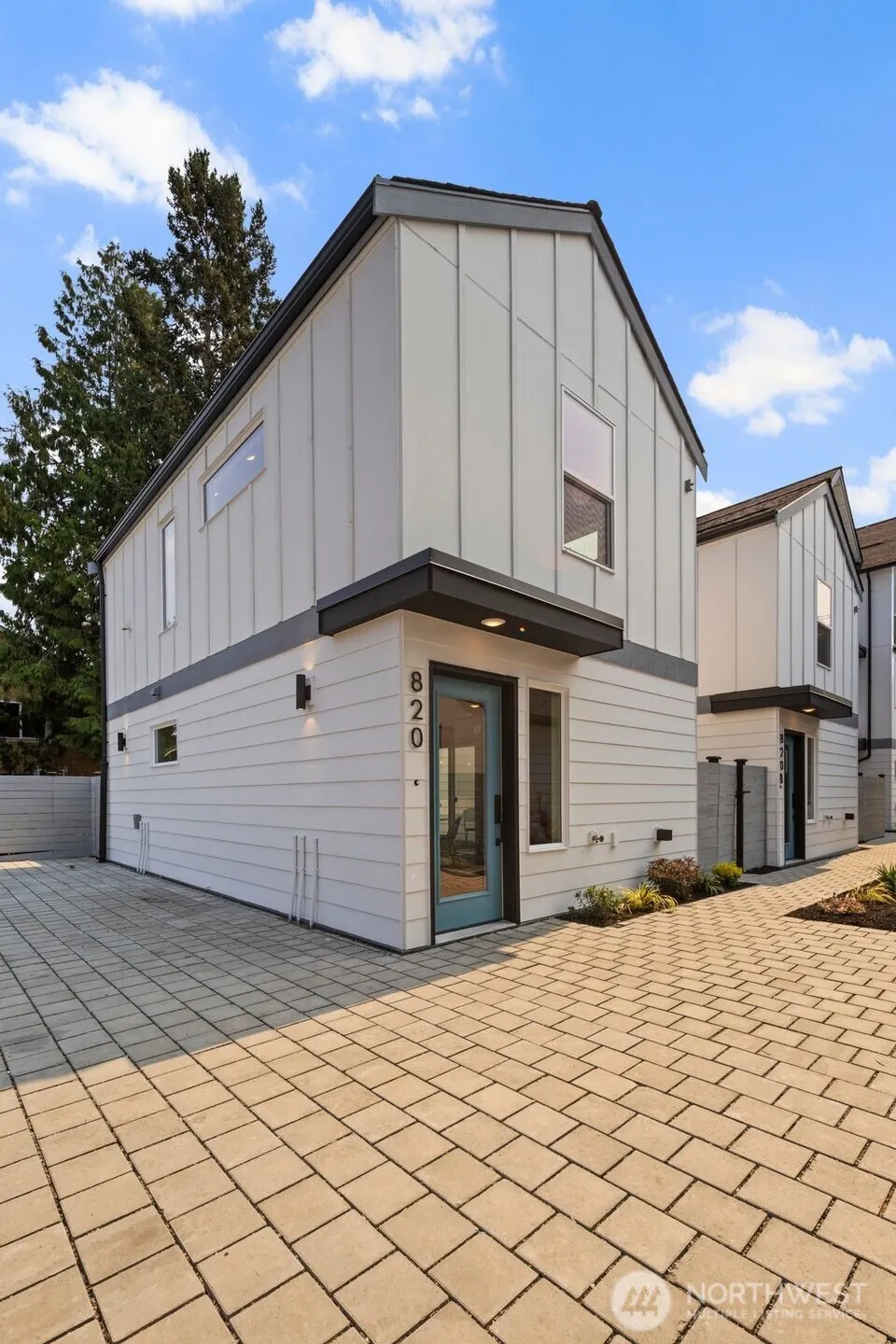 820 S Sullivan Street , Seattle, WA 98108