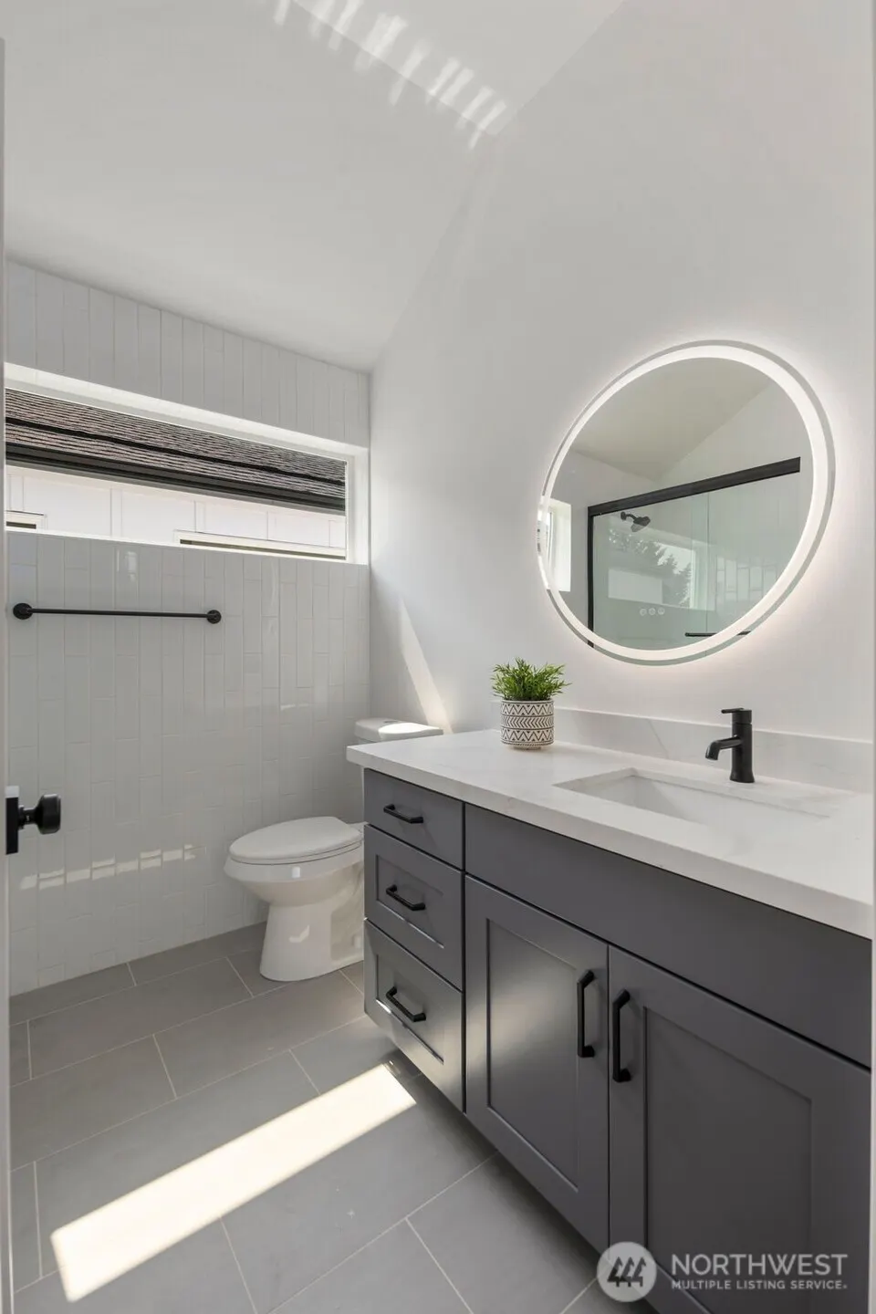 820 S Sullivan Street , Seattle, WA 98108