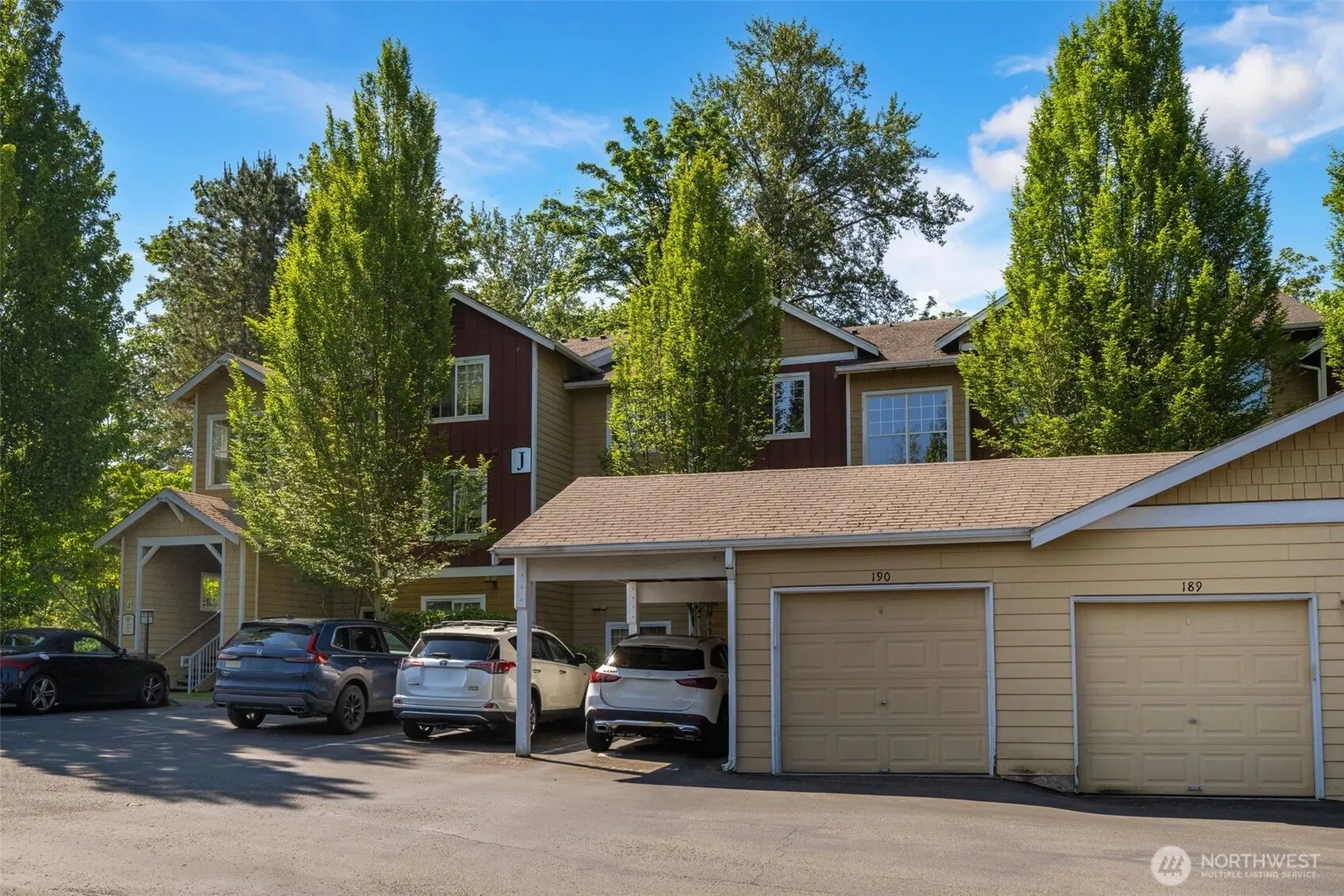 710 240th Way SE #J302, Sammamish, WA 98074
