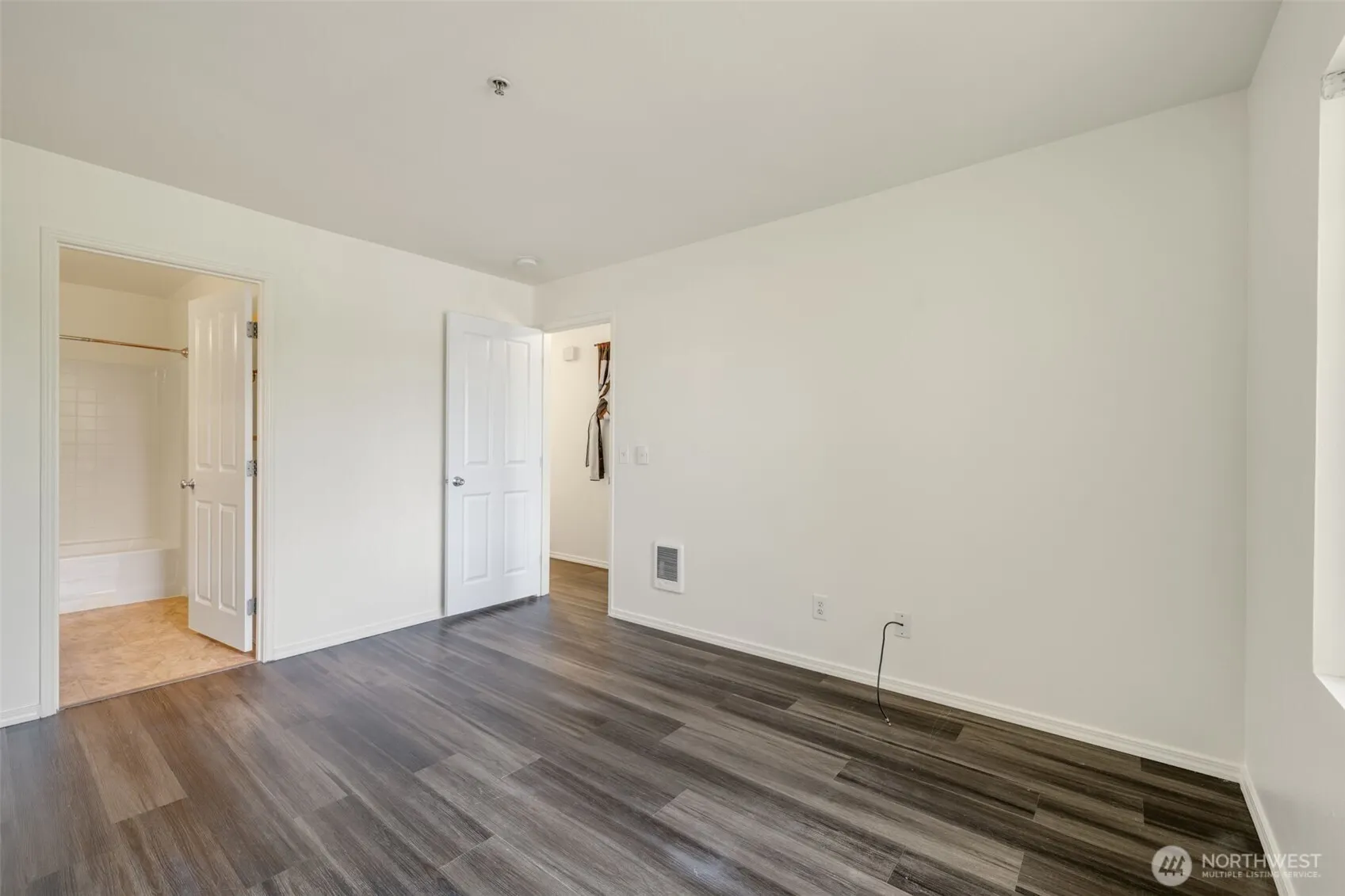 710 240th Way SE #J302, Sammamish, WA 98074