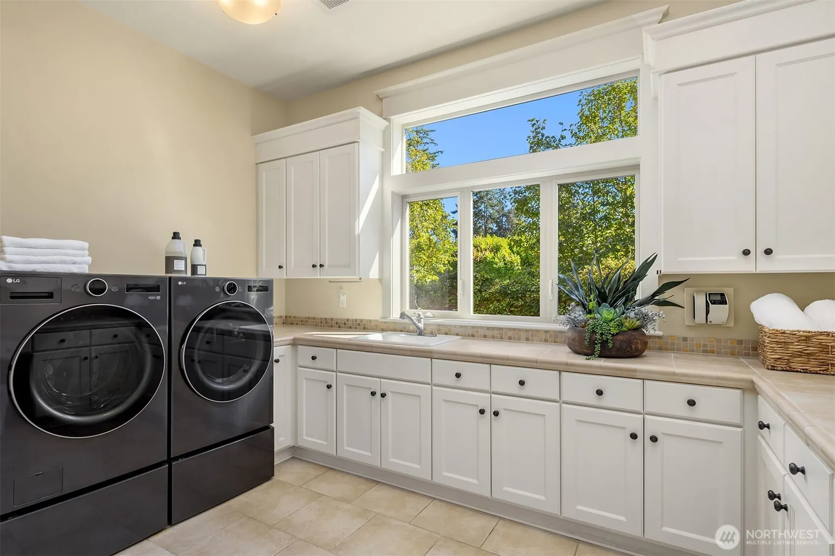 805 92nd Avenue NE, Bellevue, WA 98004
