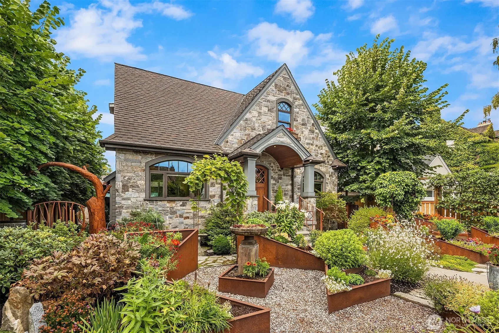 2563 W Viewmont Way W, Seattle, WA 98199