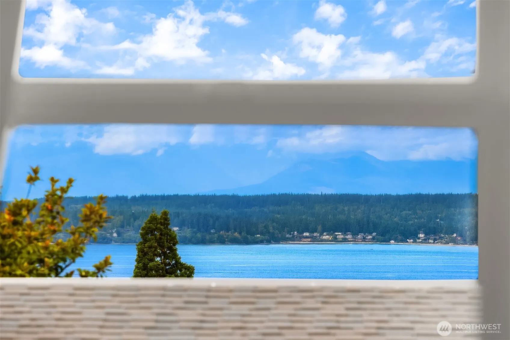 2563 W Viewmont Way W, Seattle, WA 98199