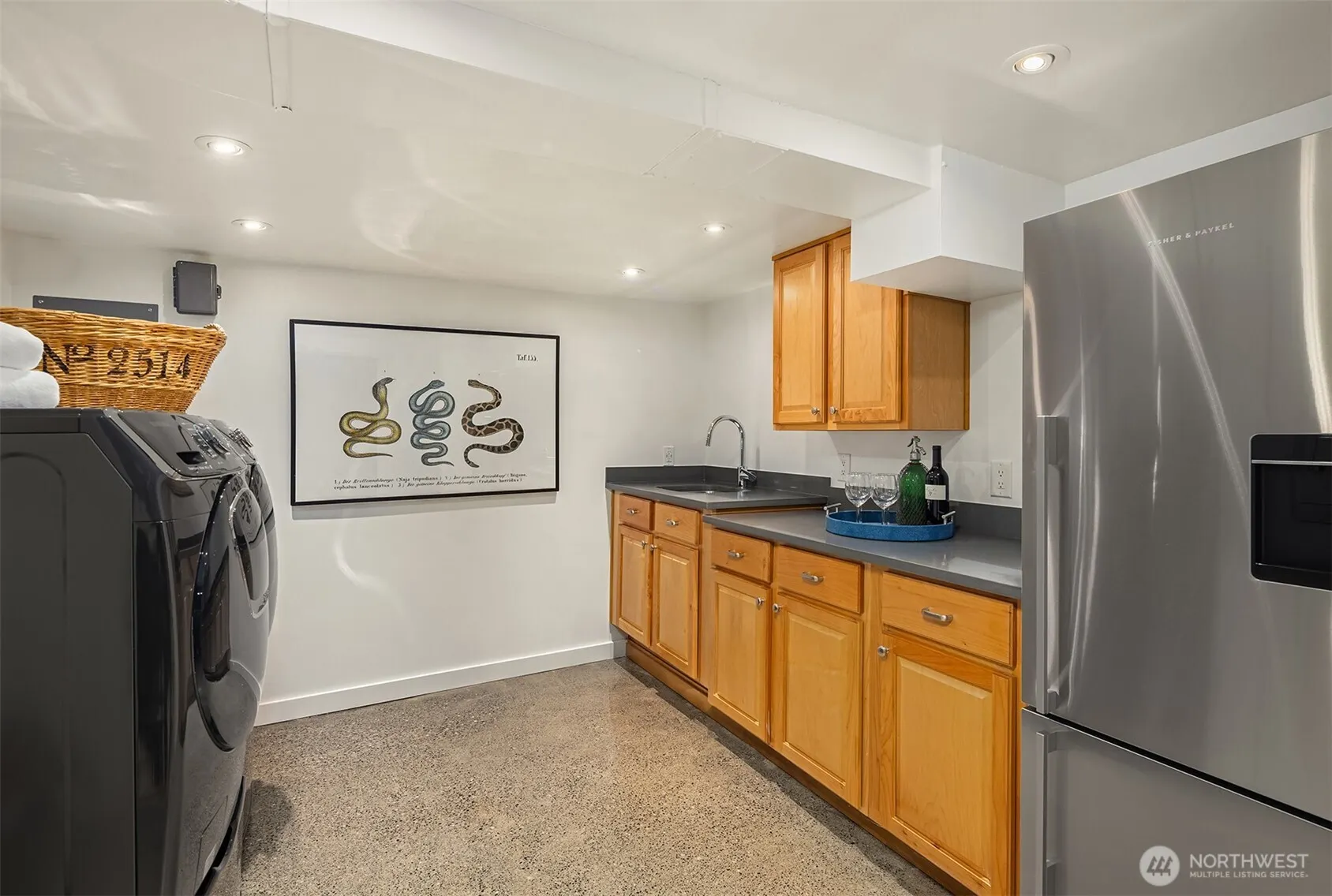 2563 W Viewmont Way W, Seattle, WA 98199