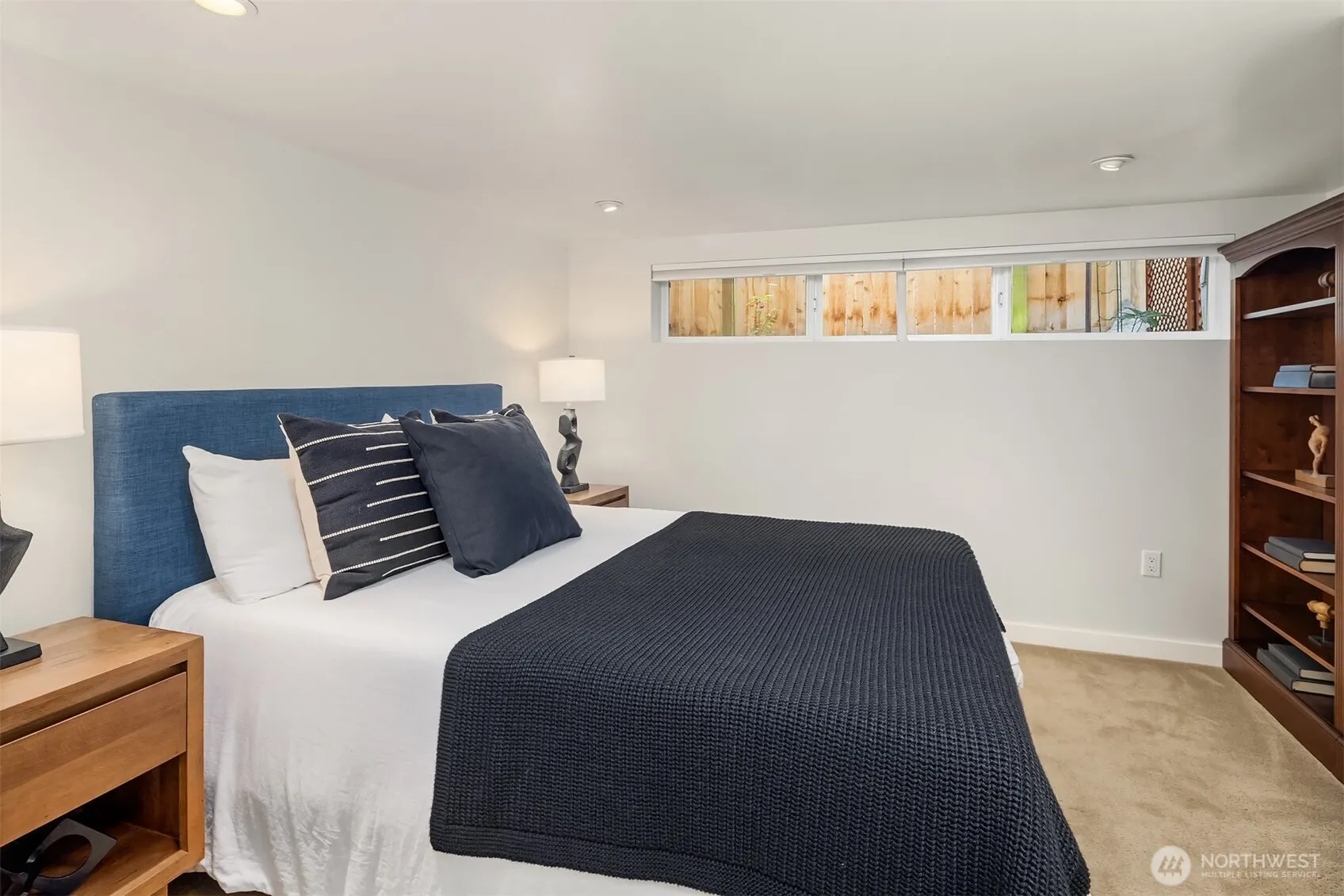 2563 W Viewmont Way W, Seattle, WA 98199