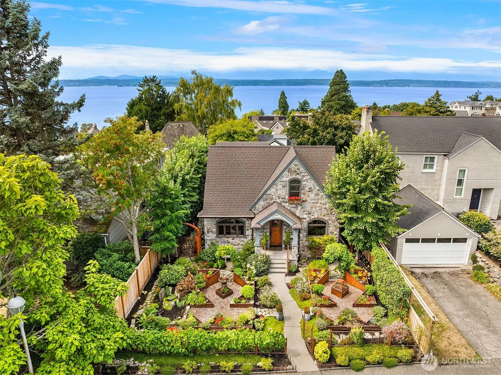 2563 W Viewmont Way W, Seattle, WA 98199