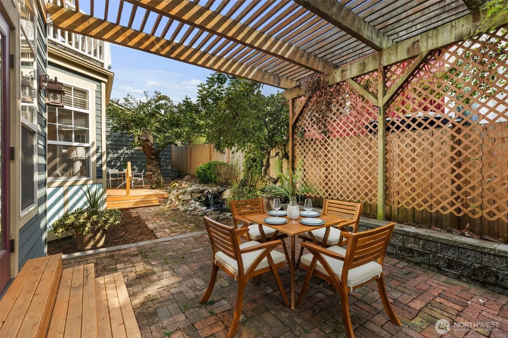 2446 Queen Anne Avenue N, Seattle, WA 98109
