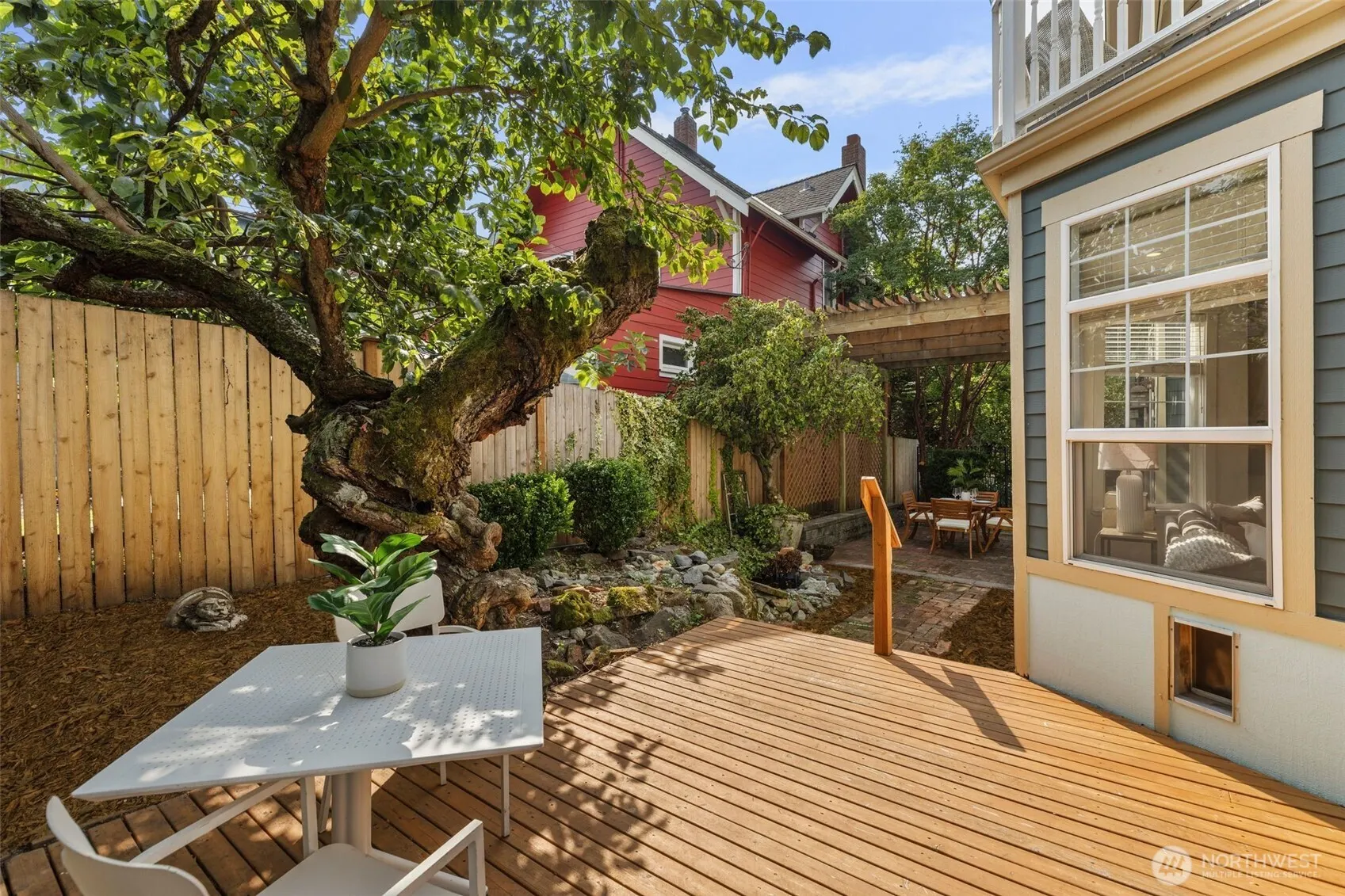 2446 Queen Anne Avenue N, Seattle, WA 98109