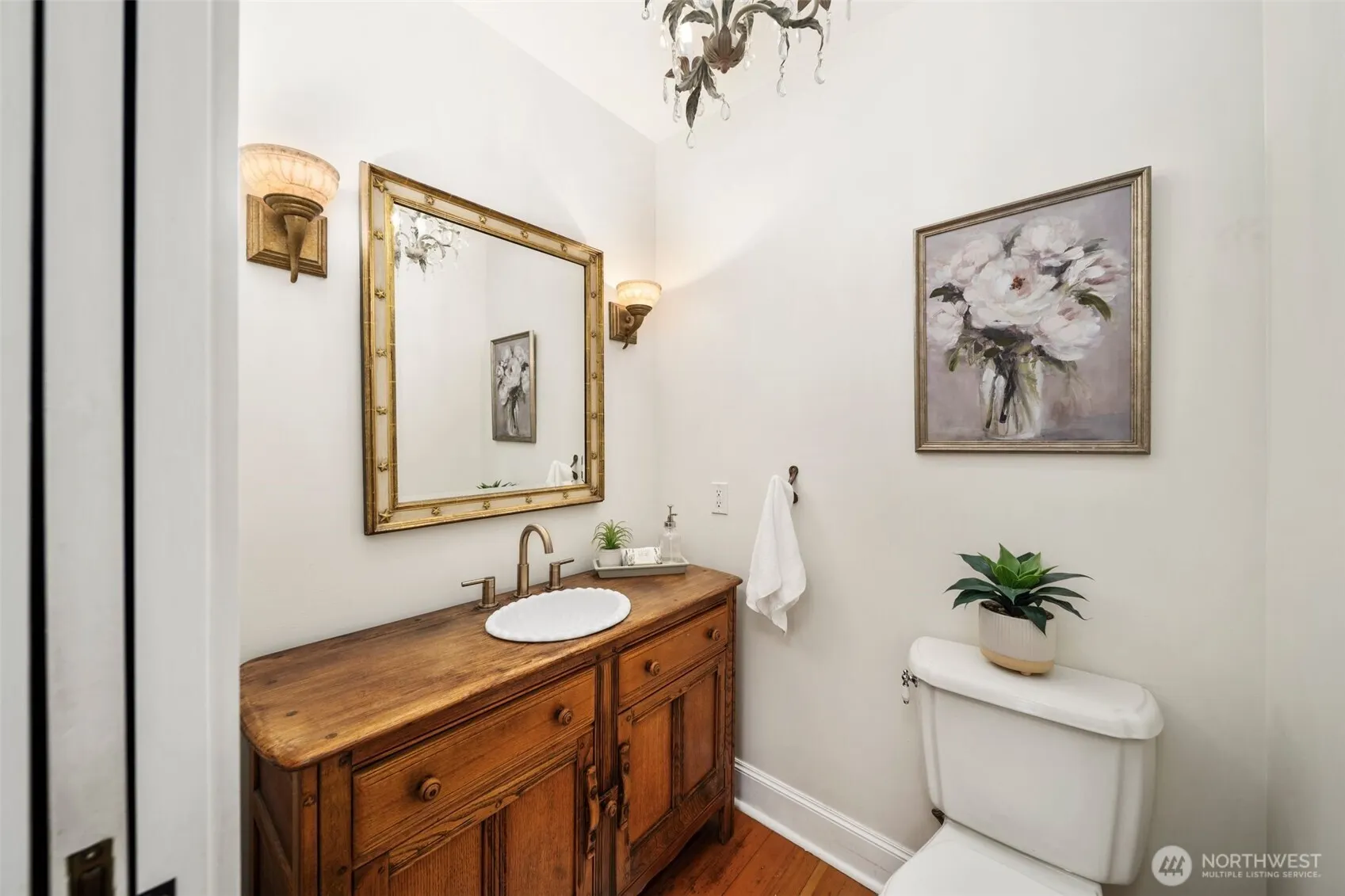 2446 Queen Anne Avenue N, Seattle, WA 98109