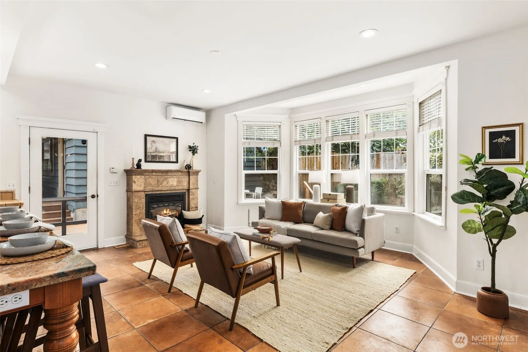 2446 Queen Anne Avenue N, Seattle, WA 98109