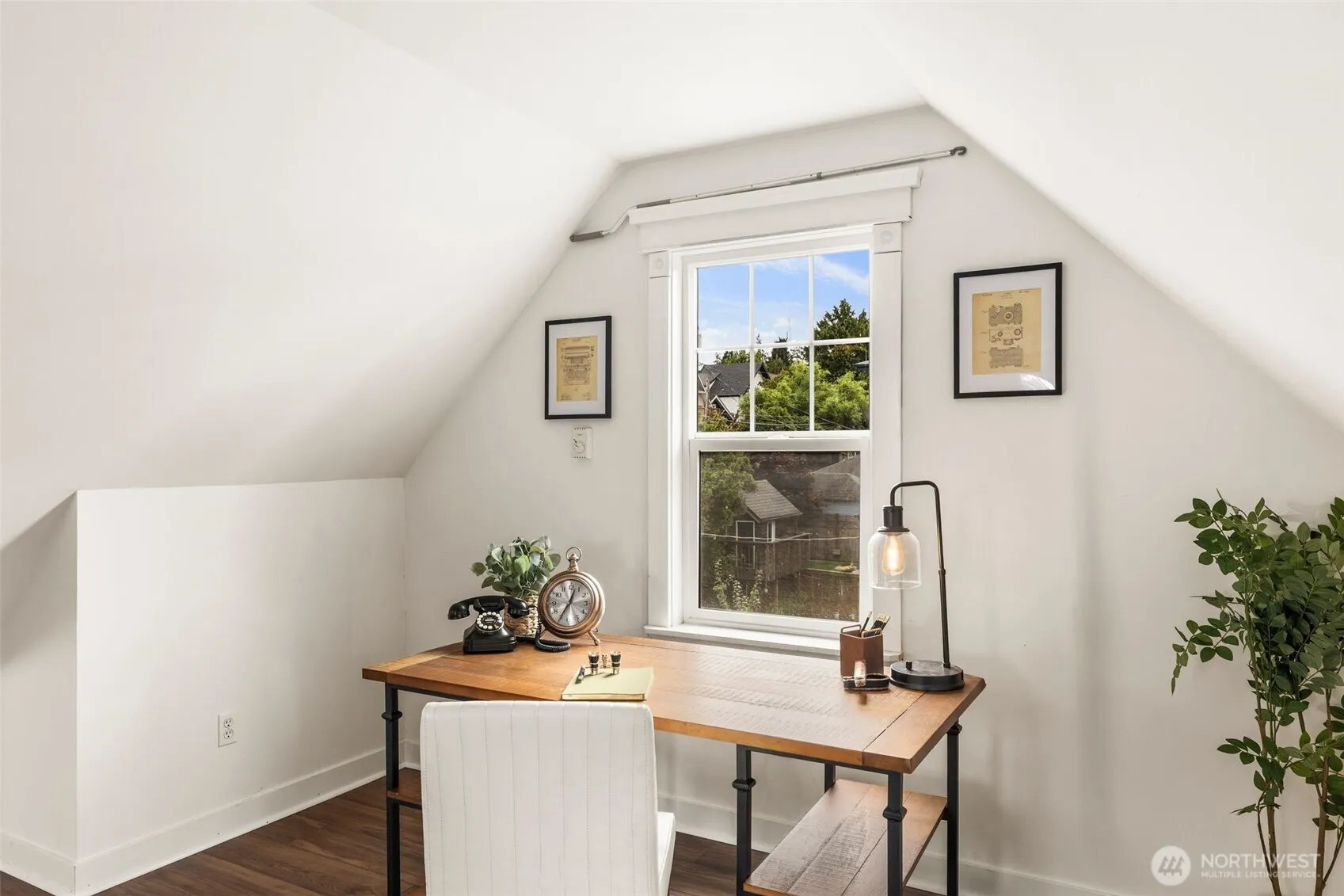 2446 Queen Anne Avenue N, Seattle, WA 98109