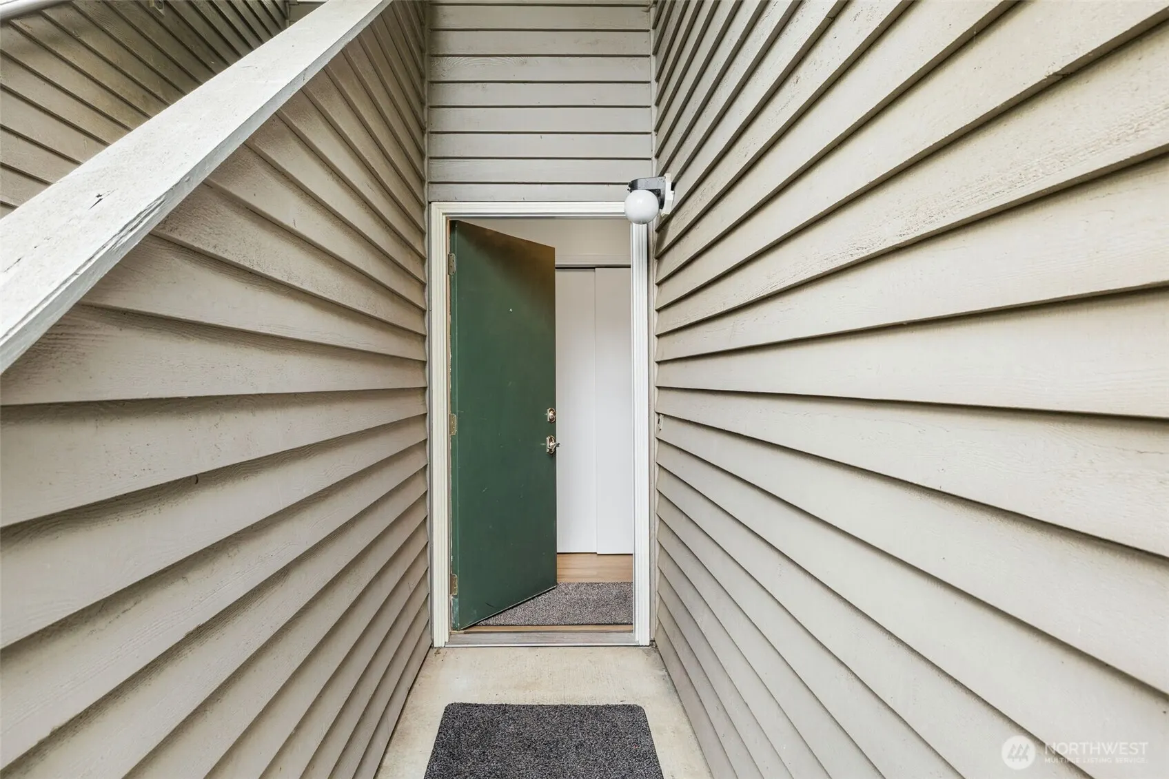 9930 NE 144th Lane #201, Kirkland, WA 98034