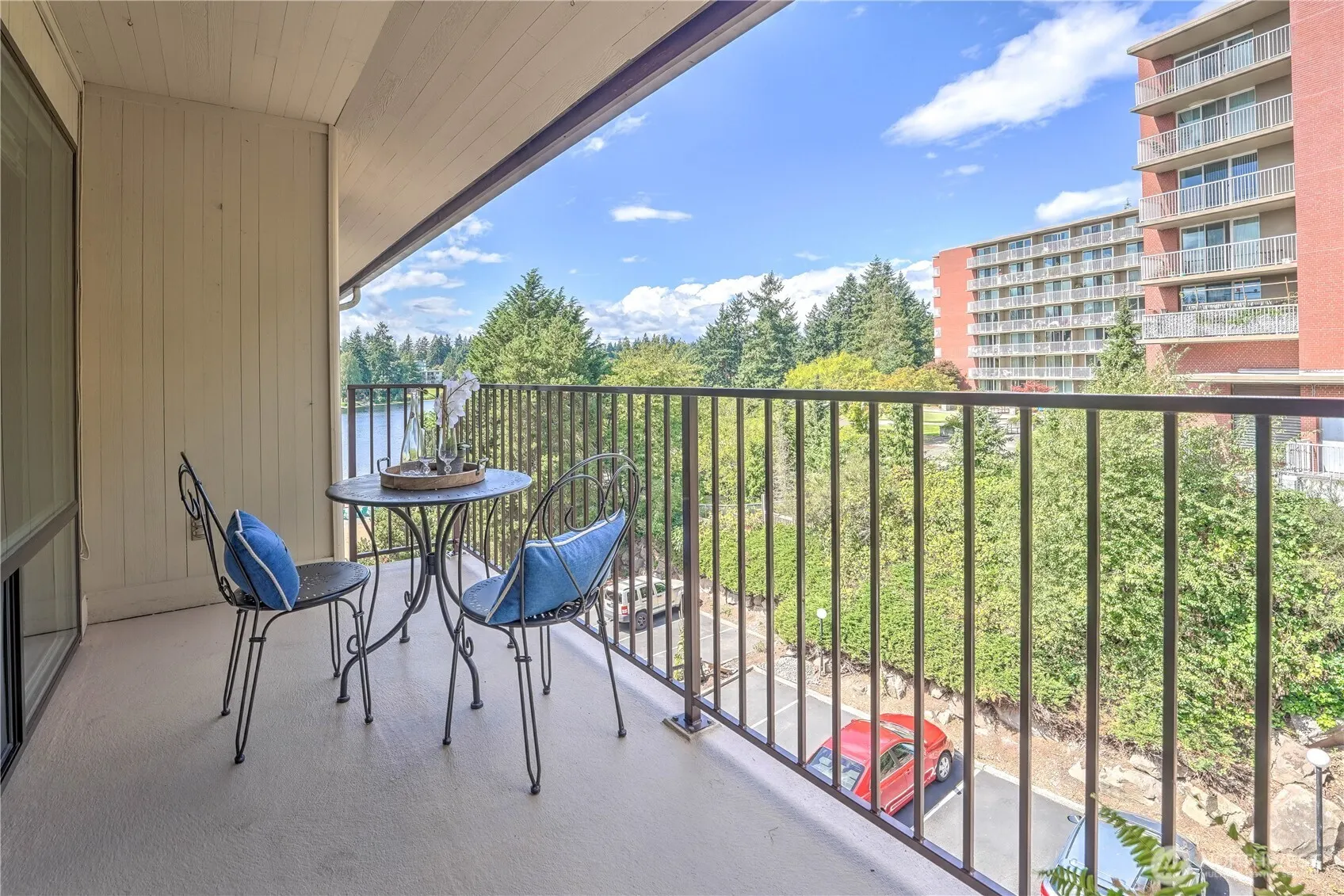 13229 Linden Avenue N #402B, Seattle, WA 98133-7565