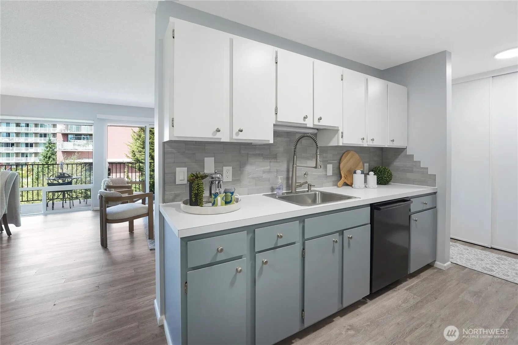 13229 Linden Avenue N #402B, Seattle, WA 98133-7565