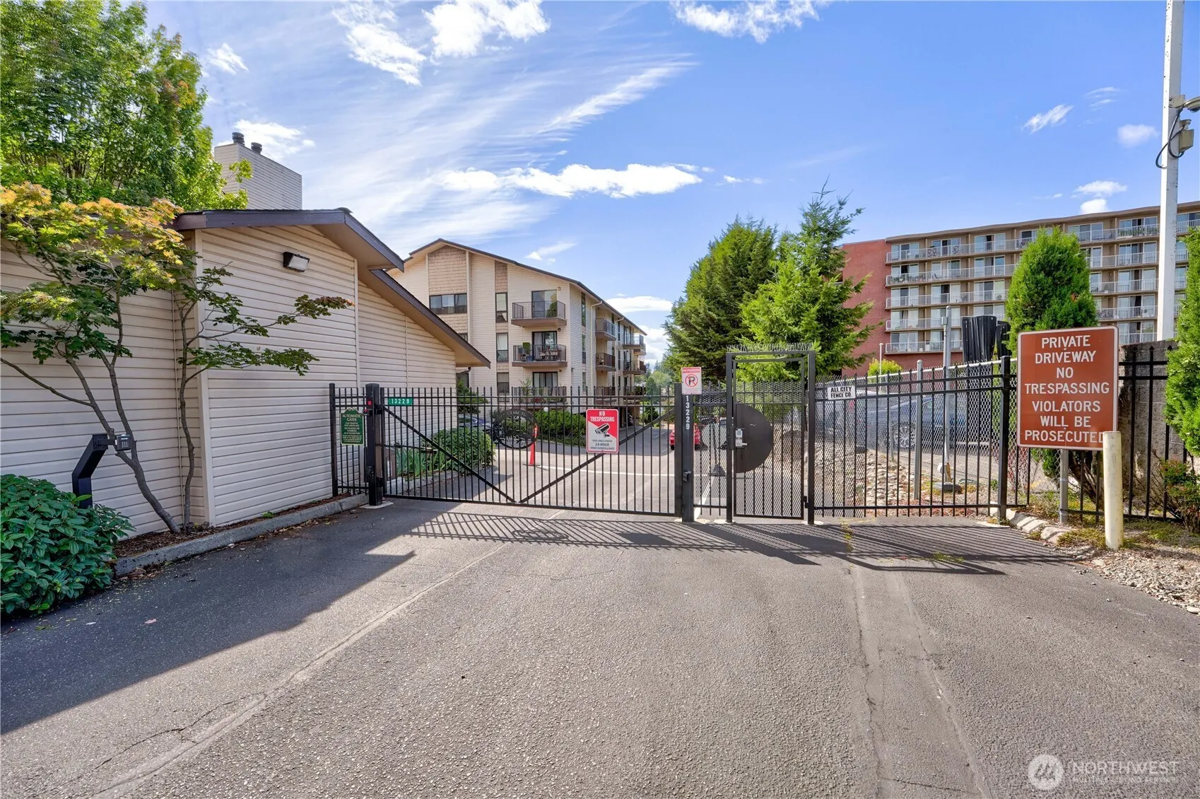 13229 Linden Avenue N #402B, Seattle, WA 98133-7565
