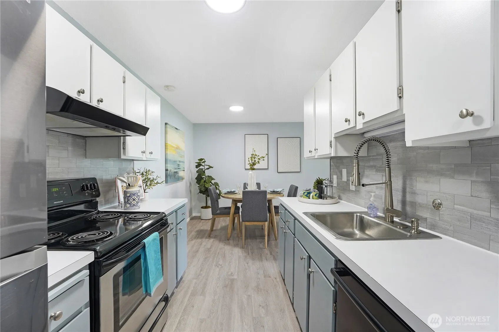 13229 Linden Avenue N #402B, Seattle, WA 98133-7565