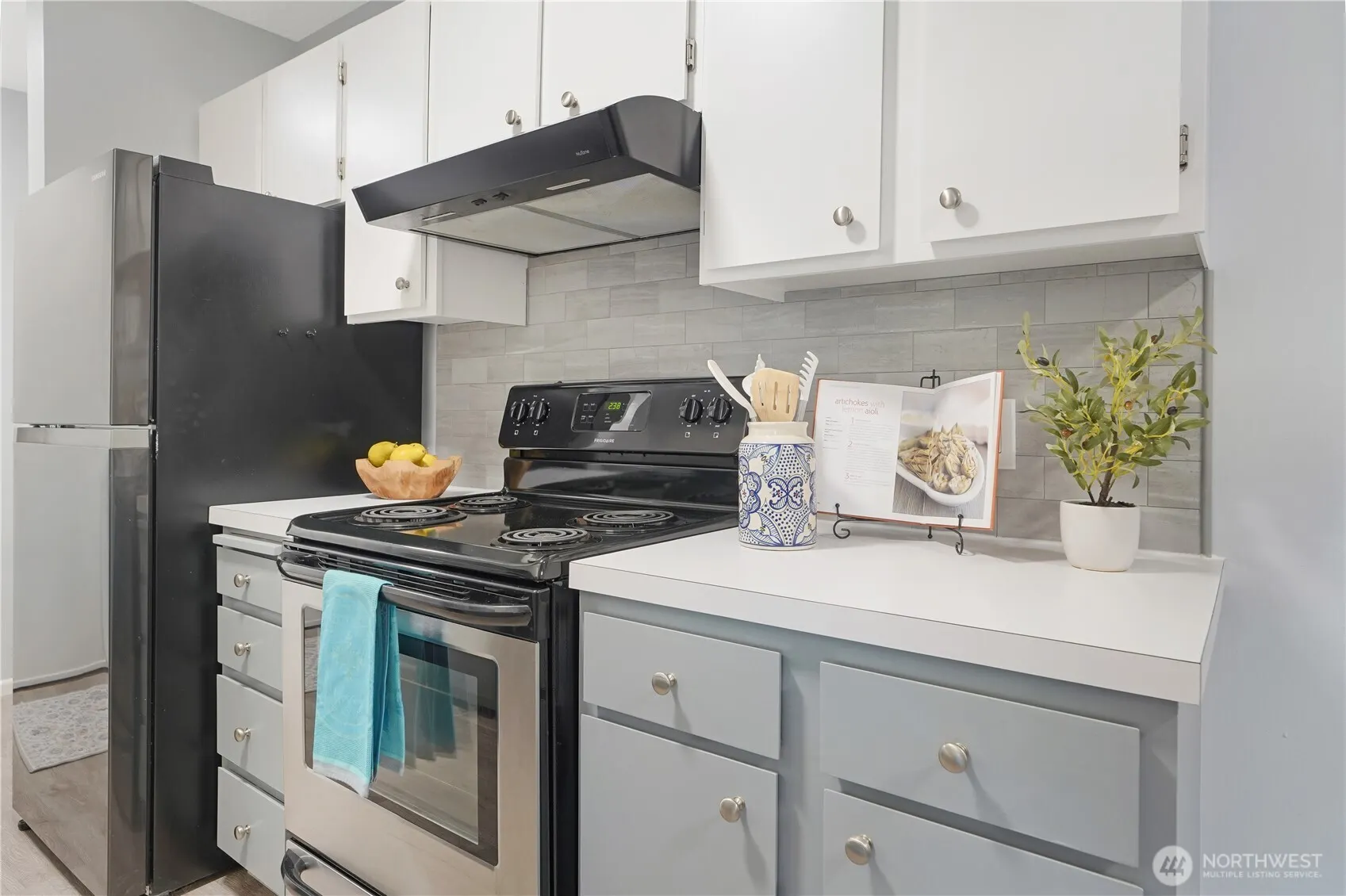 13229 Linden Avenue N #402B, Seattle, WA 98133-7565