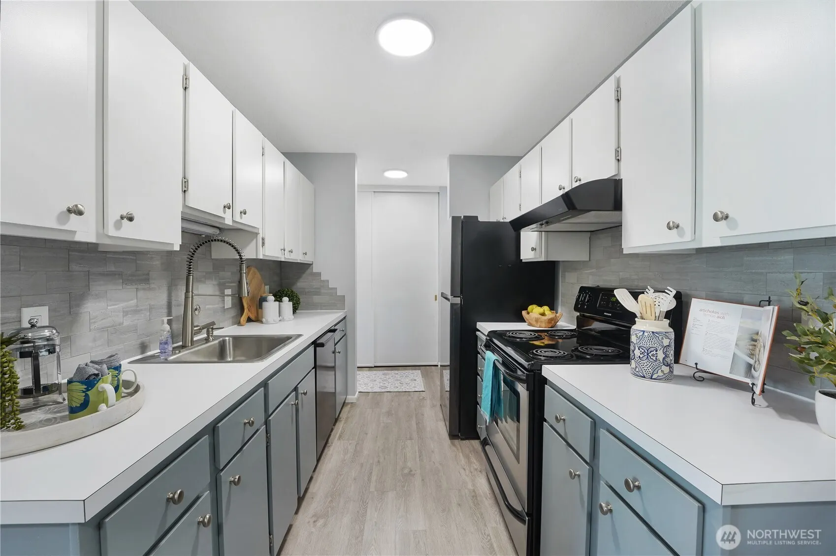 13229 Linden Avenue N #402B, Seattle, WA 98133-7565