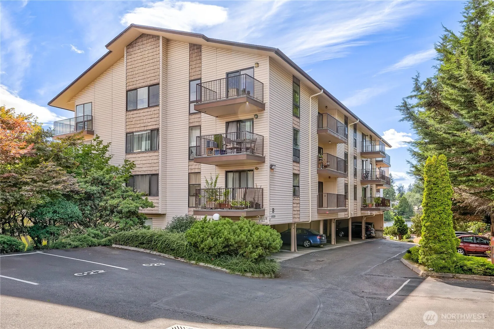 13229 Linden Avenue N #402B, Seattle, WA 98133-7565