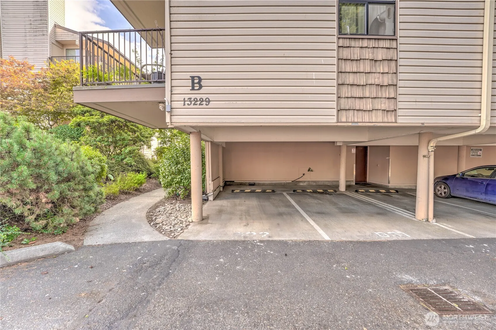 13229 Linden Avenue N #402B, Seattle, WA 98133-7565