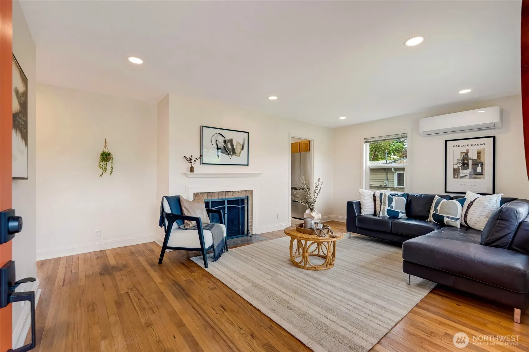 9819 32nd Ave SW, Seattle, WA 98126
