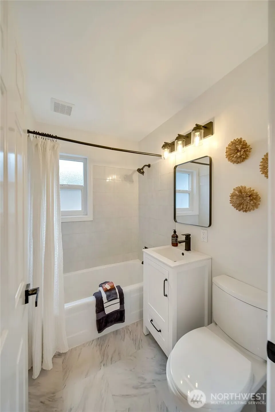 9819 32nd Ave SW, Seattle, WA 98126