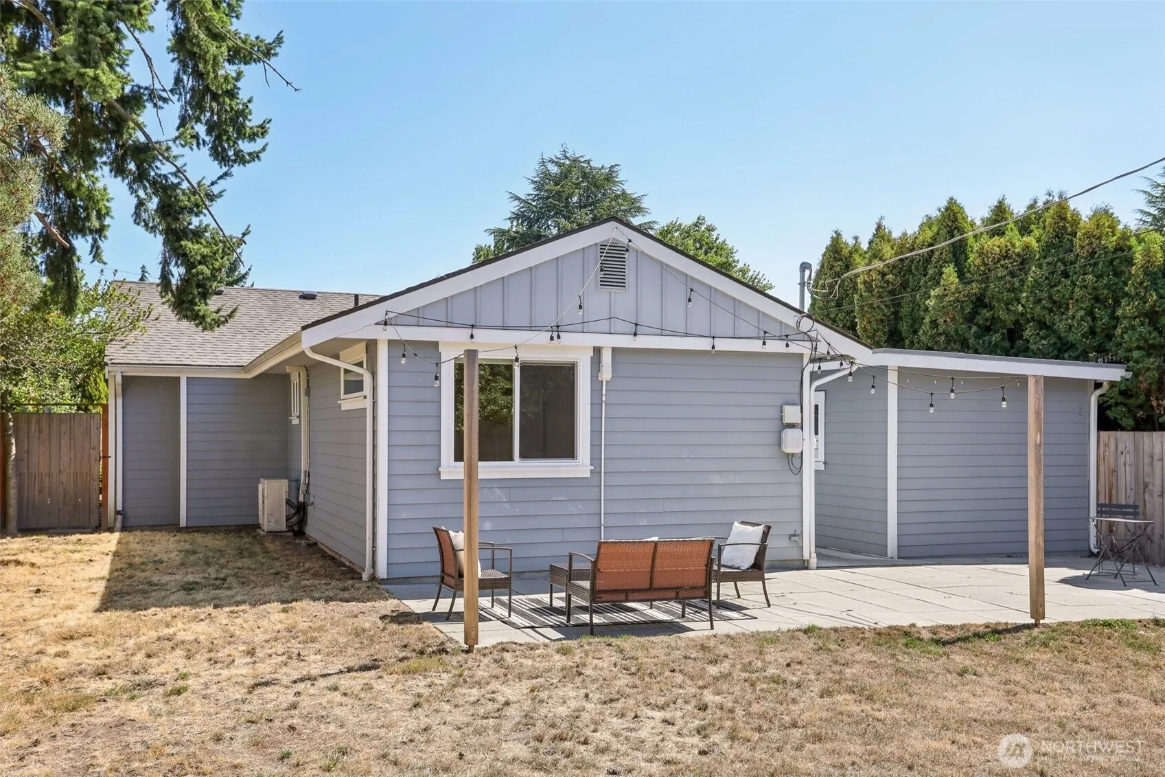9215 30th Ave SW, Seattle, WA 98126
