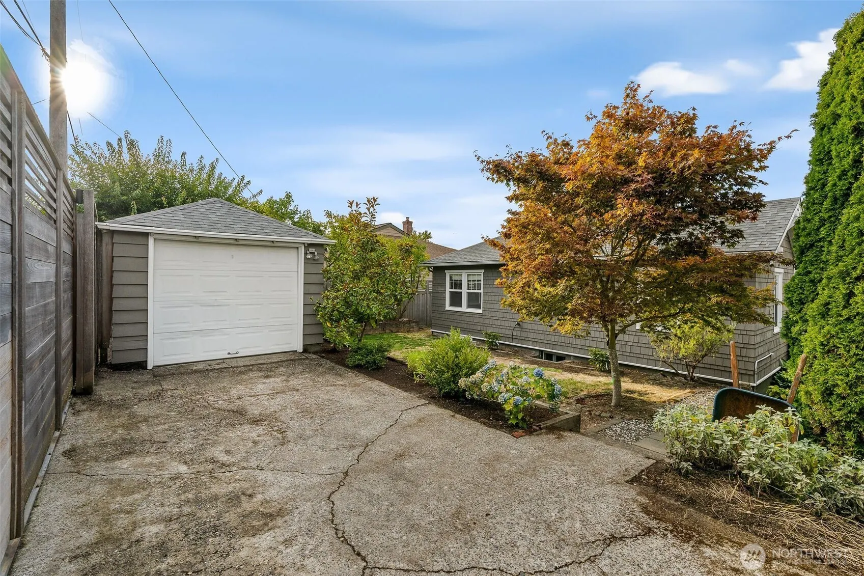 3759 SW Grayson Street , Seattle, WA 98126