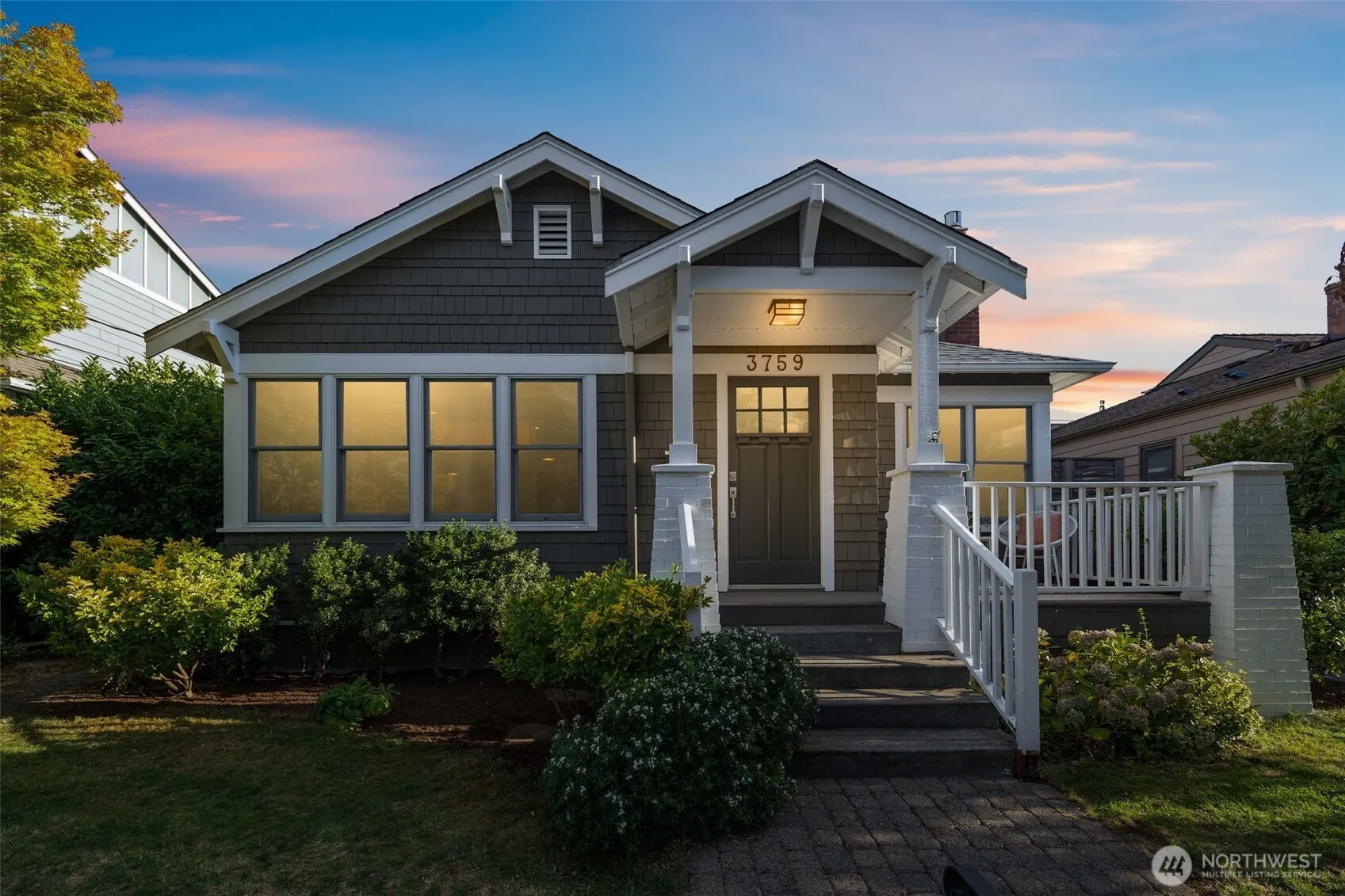 3759 SW Grayson Street , Seattle, WA 98126