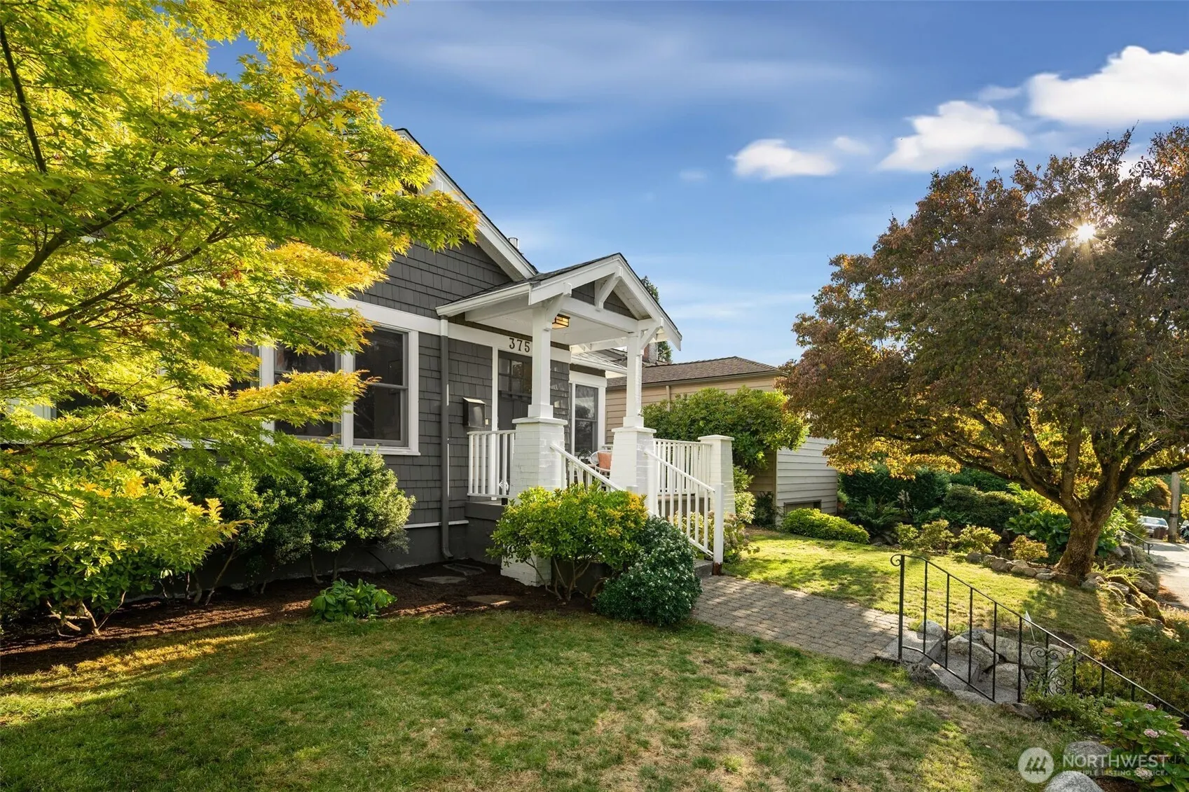 3759 SW Grayson Street , Seattle, WA 98126