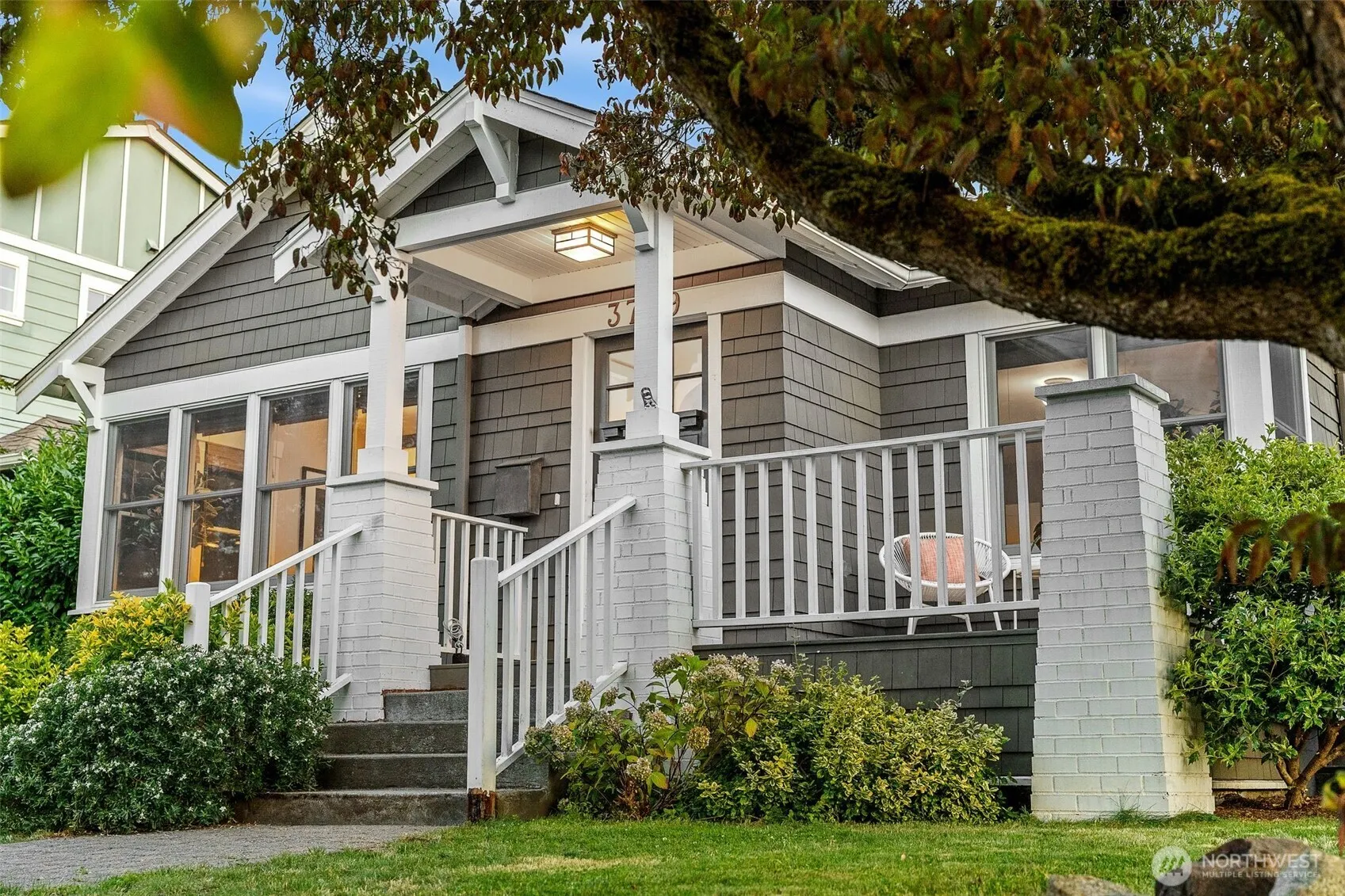 3759 SW Grayson Street , Seattle, WA 98126