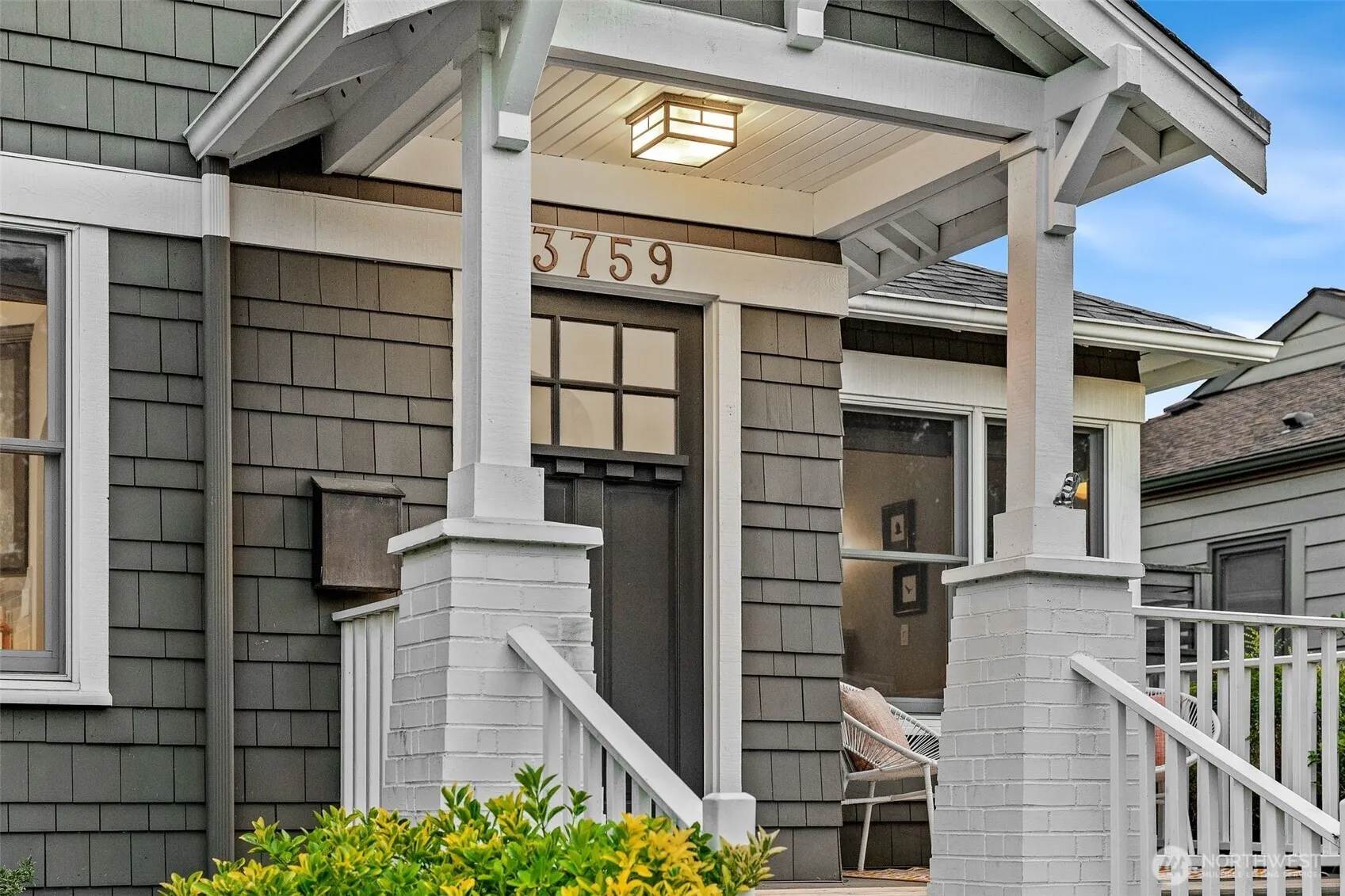3759 SW Grayson Street , Seattle, WA 98126