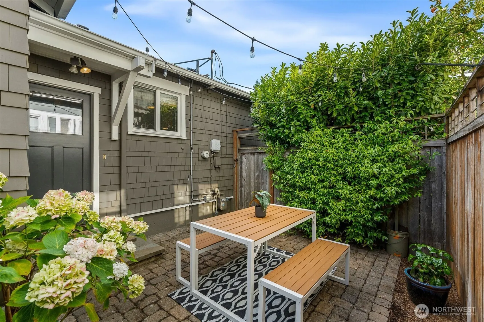 3759 SW Grayson Street , Seattle, WA 98126