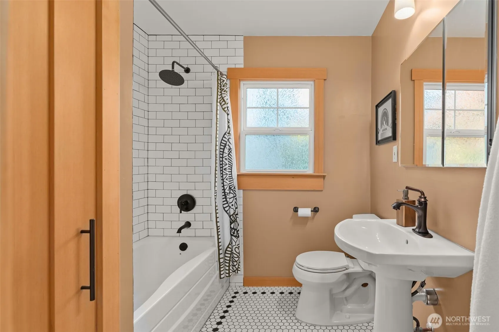 3759 SW Grayson Street , Seattle, WA 98126