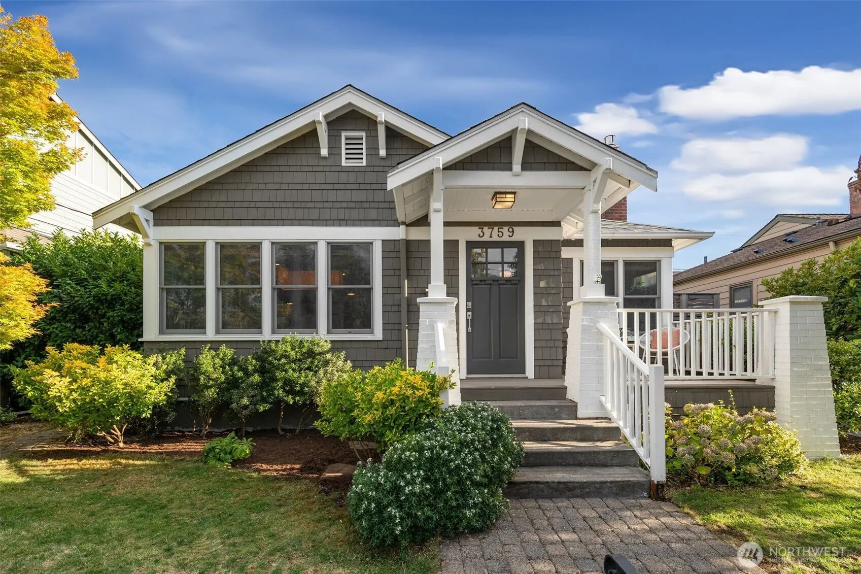 3759 SW Grayson Street , Seattle, WA 98126