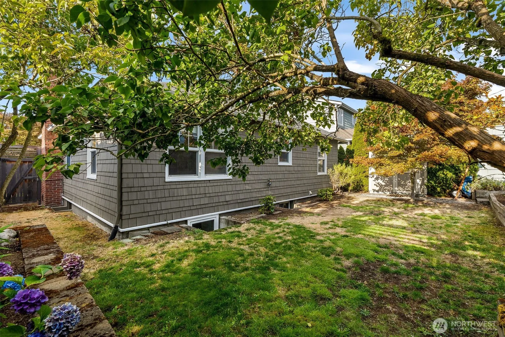 3759 SW Grayson Street , Seattle, WA 98126