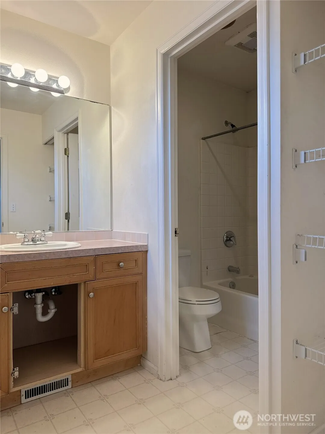 4008 NE 57th Street , Seattle, WA 98105