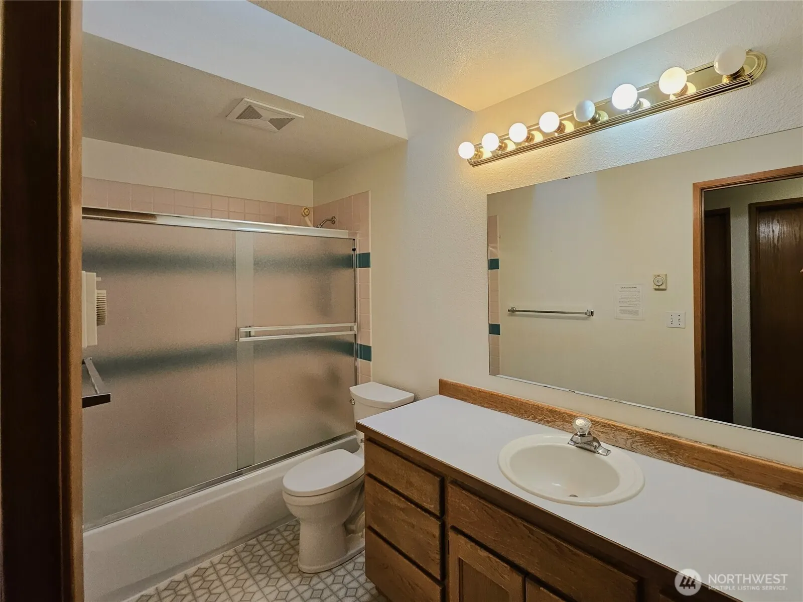 8803 15th Avenue NE, Seattle, WA 98115