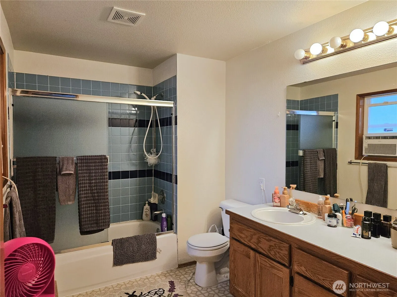 8803 15th Avenue NE, Seattle, WA 98115