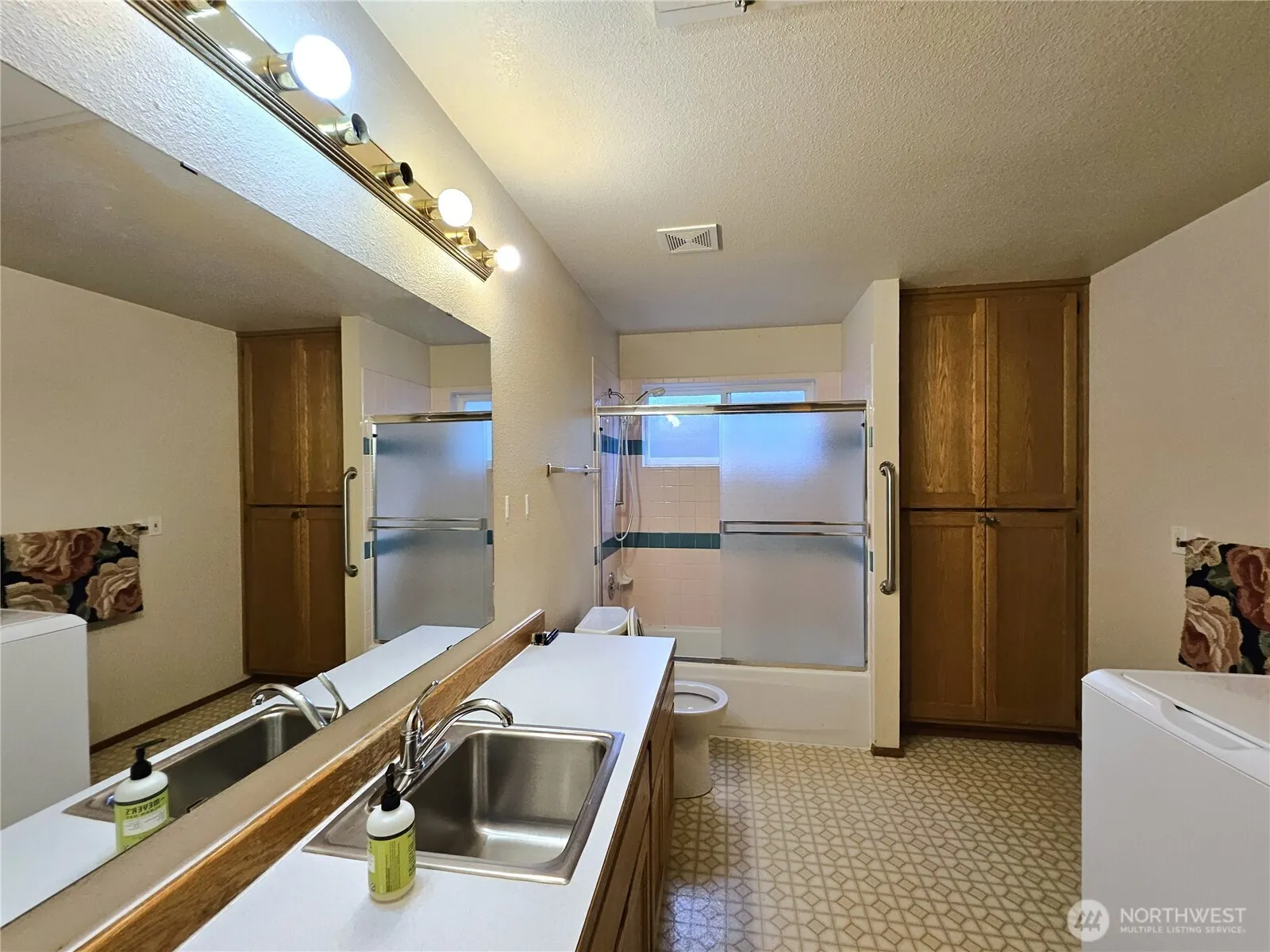 8803 15th Avenue NE, Seattle, WA 98115