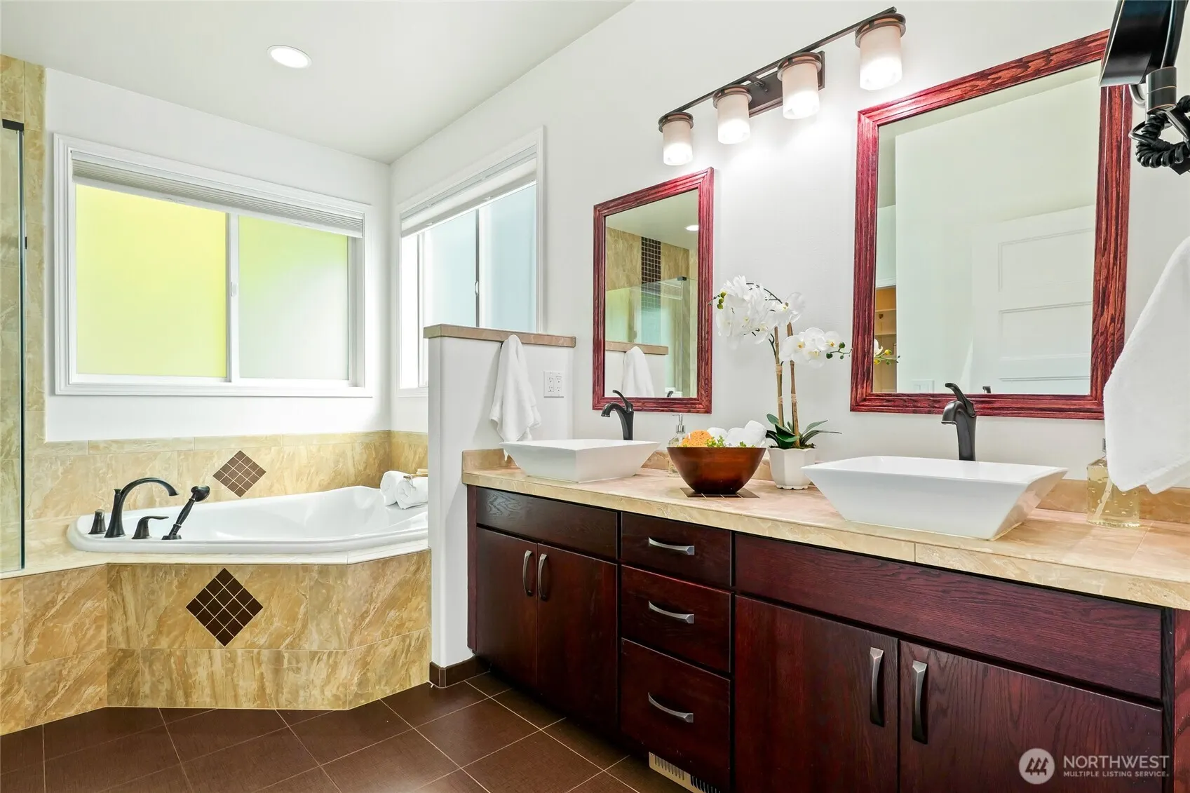 11752 82nd Avenue NE, Kirkland, WA 98034