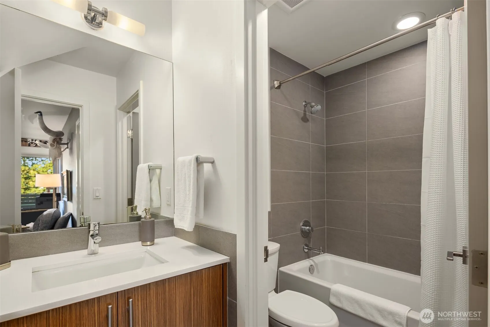 928 34th Avenue , Seattle, WA 98122