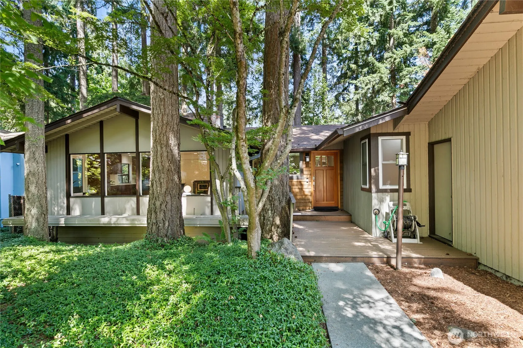 15916 SE 42nd Place , Bellevue, WA 98006