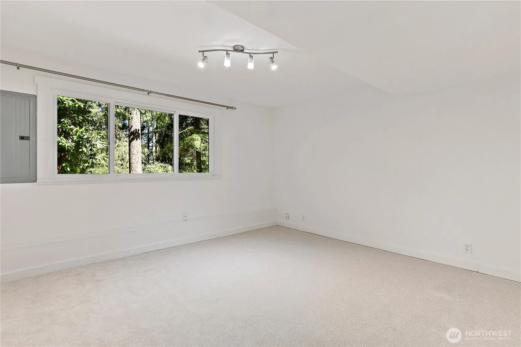 15916 SE 42nd Place , Bellevue, WA 98006