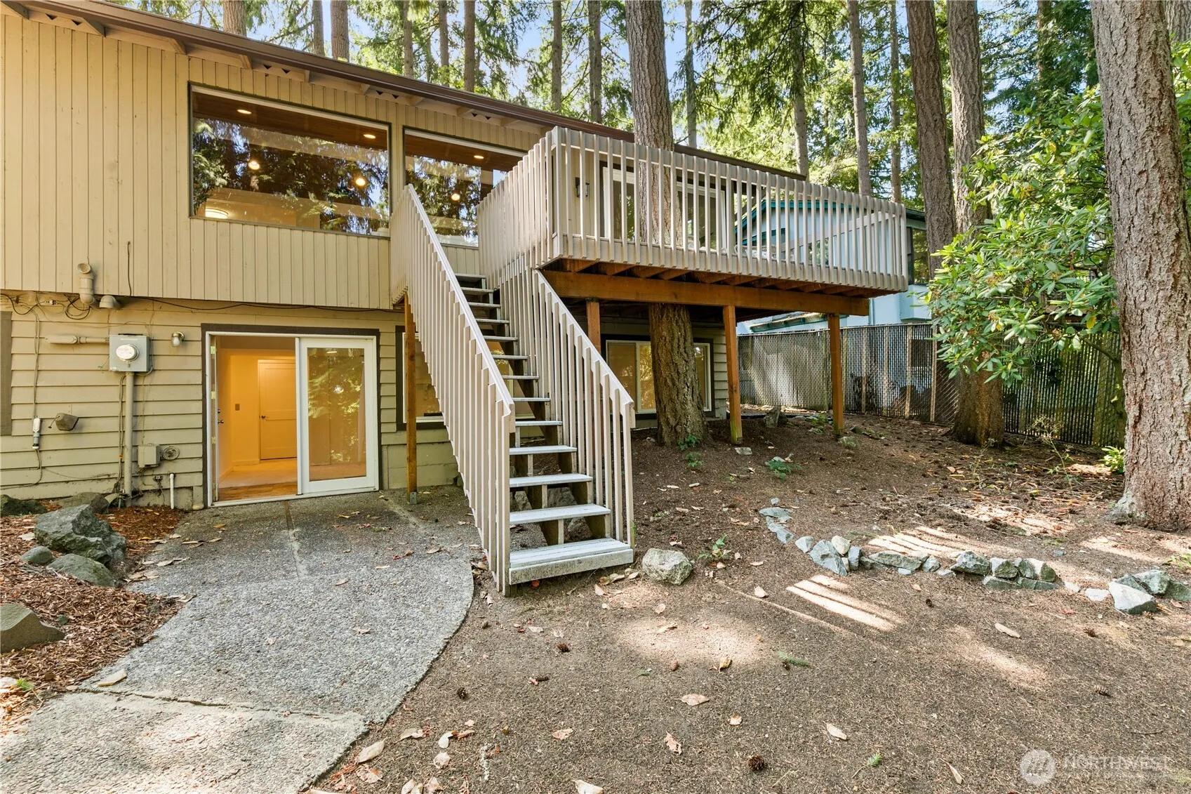 15916 SE 42nd Place , Bellevue, WA 98006