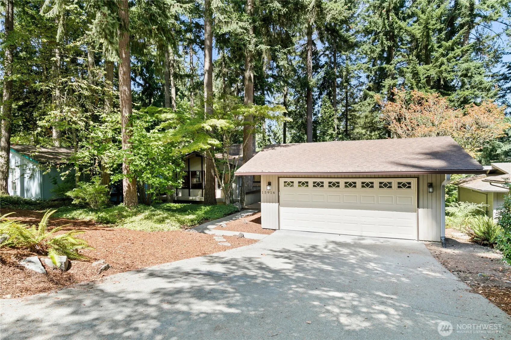 15916 SE 42nd Place , Bellevue, WA 98006