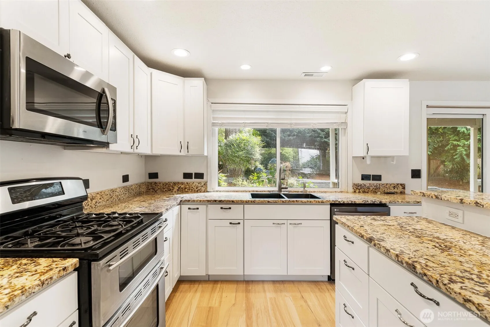 16915 NE 98th Court , Redmond, WA 98052